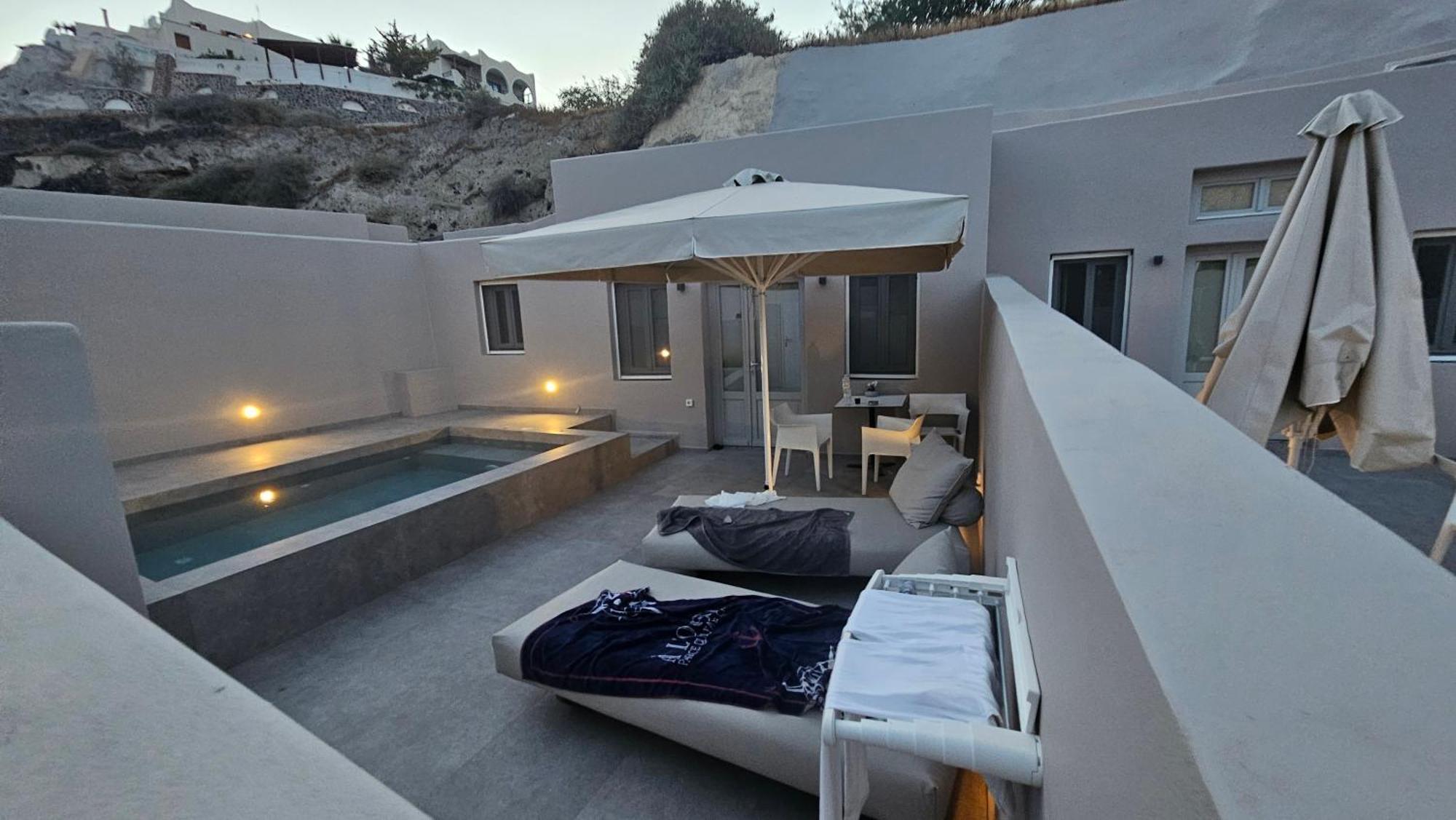 Petroma Cave Suites Vourvoúlos Oda fotoğraf